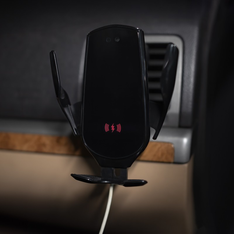 Suport auto Maxlife MXCH-08, prindere in grila de ventilatie, incarcare wireless 15 W, inchidere automata, negru