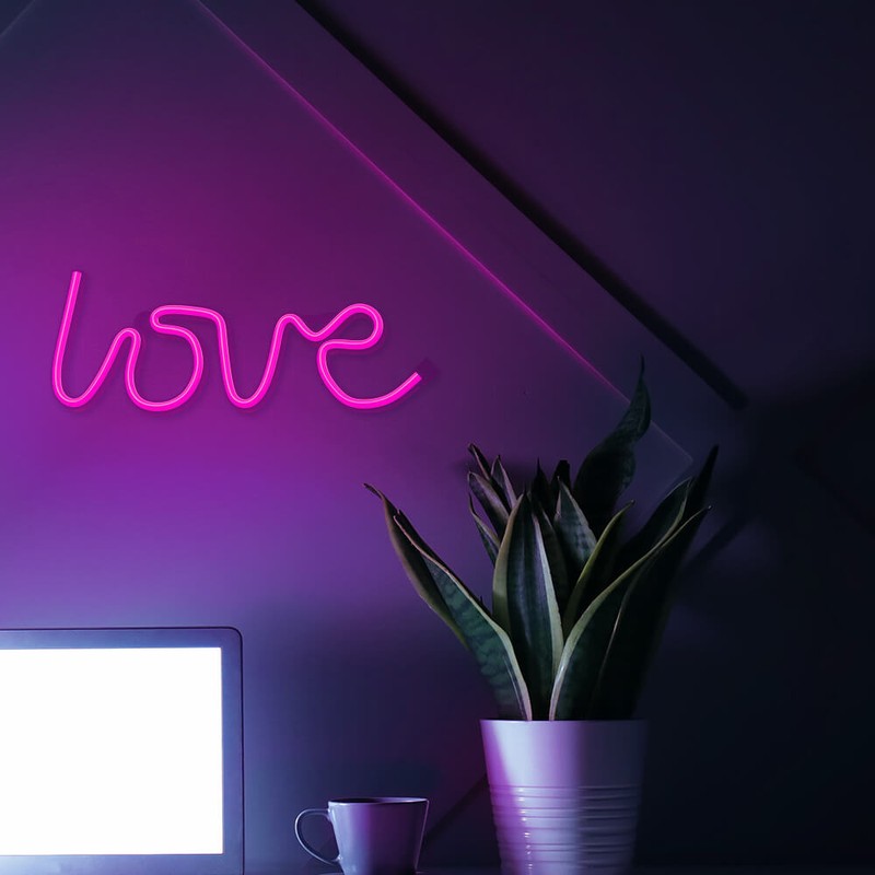 Neon LED Forever Light, Love, dimensiuni 350 x 20 x 130mm, cablu USB cu lungime 2m, alimentare USB sau 3xAA, roz