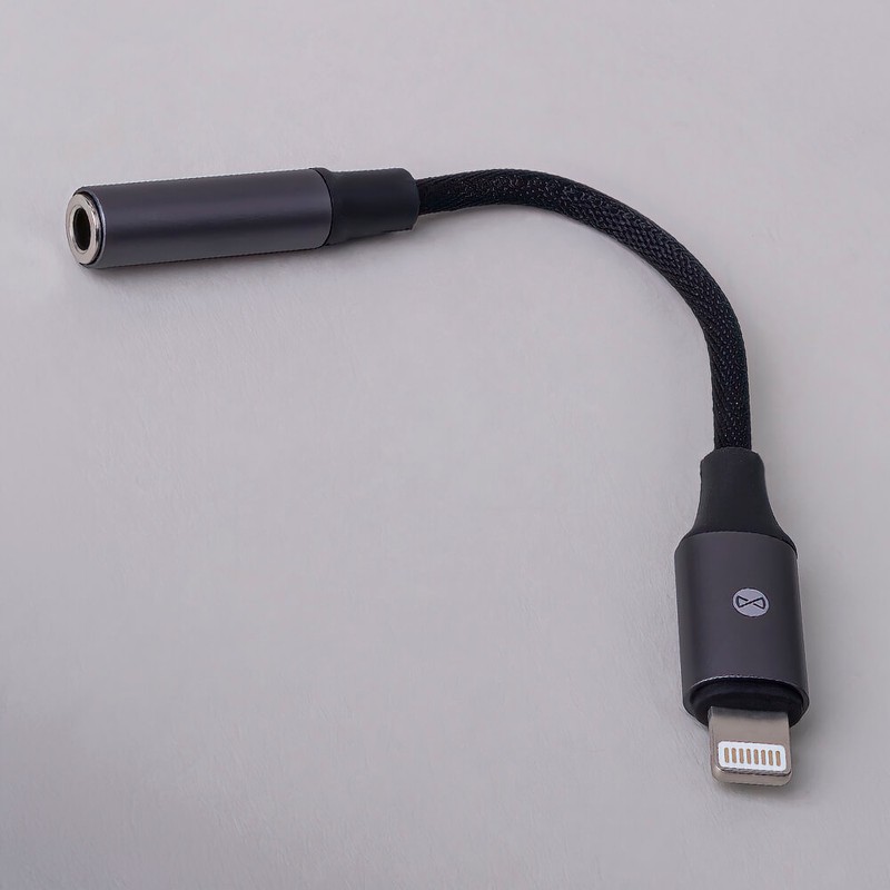 Adaptor tip Lightning AUX Forever AJL-01, conector tip Lightning la Jack 3.5 mm mama, permite high-quality 24-bit stereo sound pana la 48KHz, transmite functiile castilor gen control volum si raspuns apel, negru