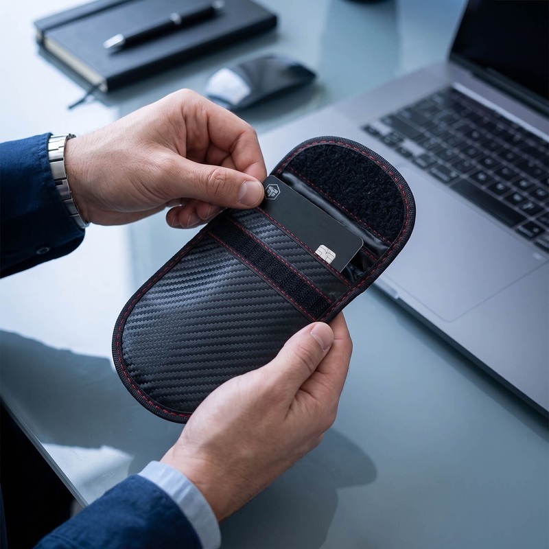 Carcasa anti-furt pentru chei si carduri, protectie RFID, cu ecranare Faraday, fixare velcro, Negru