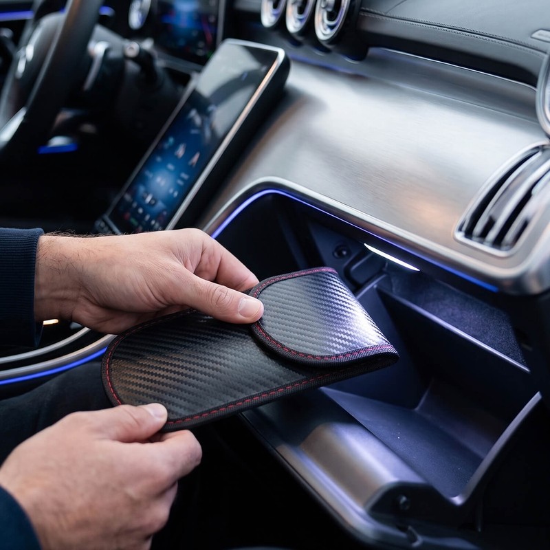 Carcasa anti-furt pentru chei si carduri, protectie RFID, cu ecranare Faraday, fixare velcro, Negru